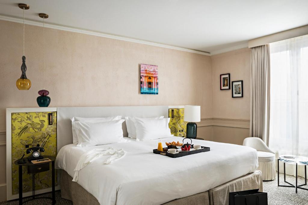 Prestige Suite with One King Bed /One Sofa Bed/Separate Living Room - Image 2