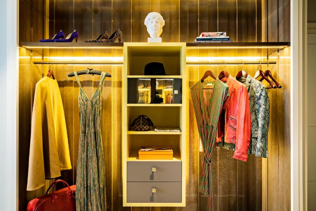 Two-Bedroom Opera Family Suite - Image 14