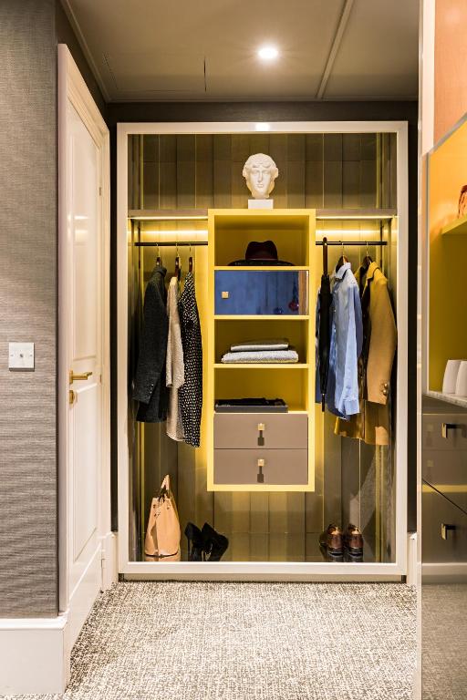 Two-Bedroom Opera Family Suite - Image 4