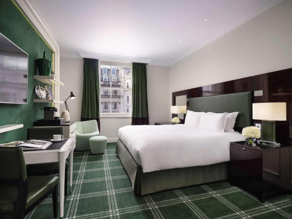 Premium Luxury King Room with Waterloo Place or Pall Mall View - Image 3