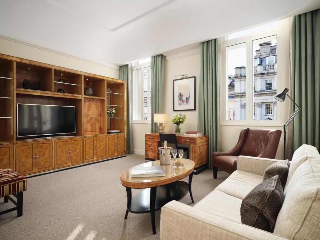 Prestige King Suite with Separate Living Room and Waterloo Place or Pall Mall View - Image 3
