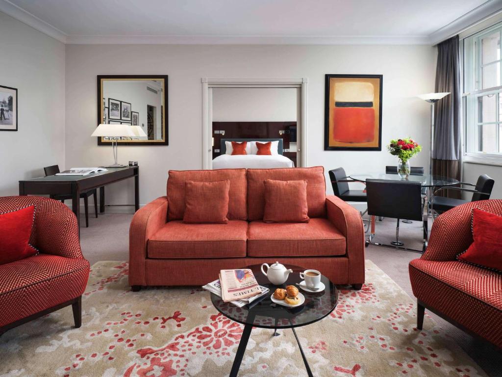 St James King Suite with Separate Lounge and Dining Space - Waterloo Place View - Image 3