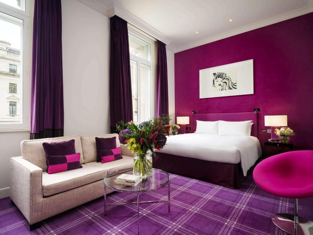 Studio King Suite with Lounge Space and Waterloo Place View - Image 2