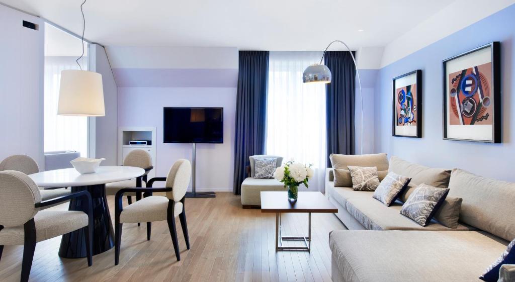Apartment with One King Bed - Image 1