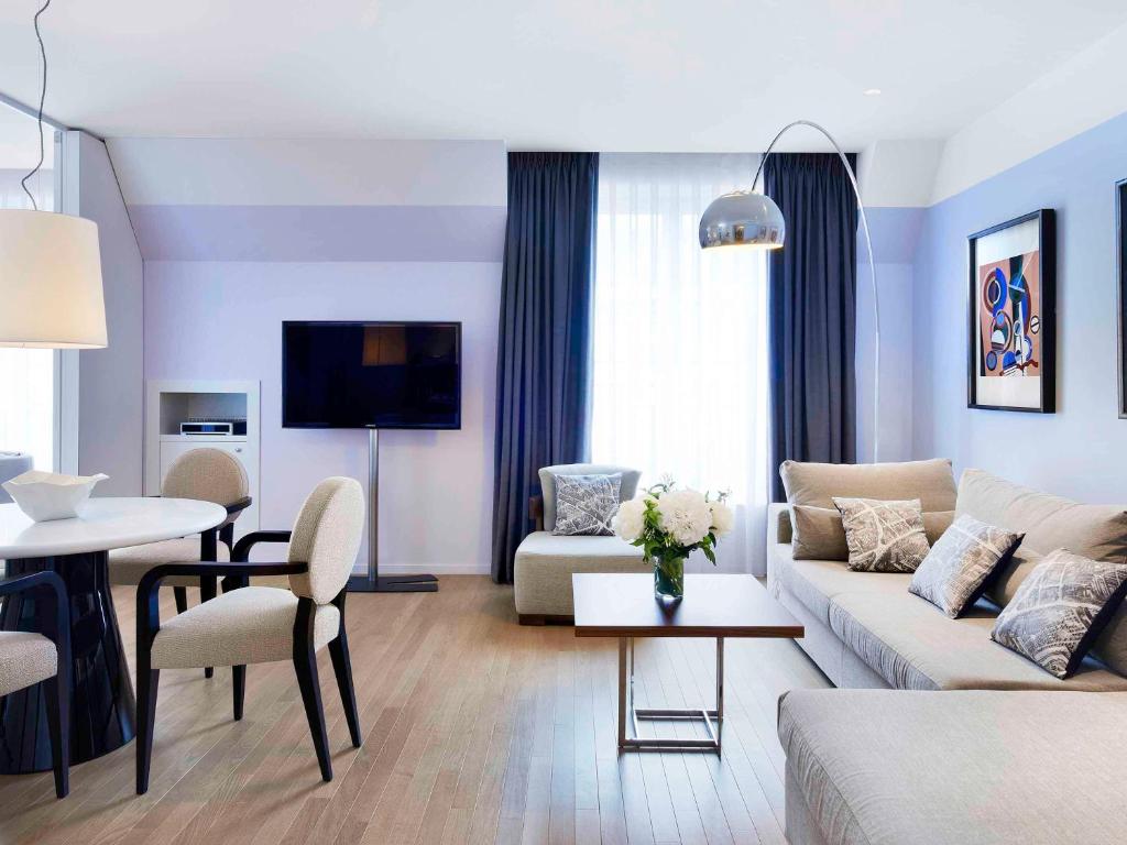 Apartment with One King Bed - Image 4