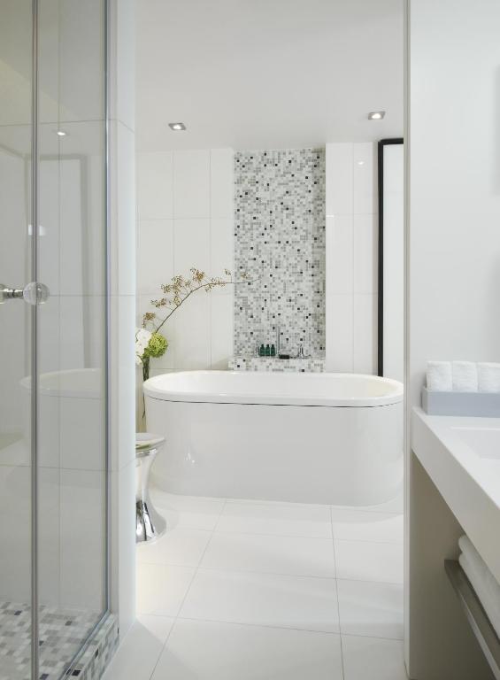 Junior Suite - Image 1