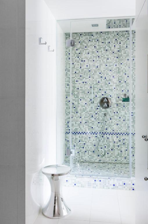 Luxury Room - Image 2