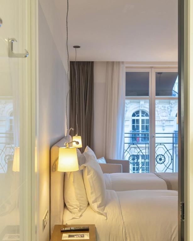 Luxury Room - Image 6