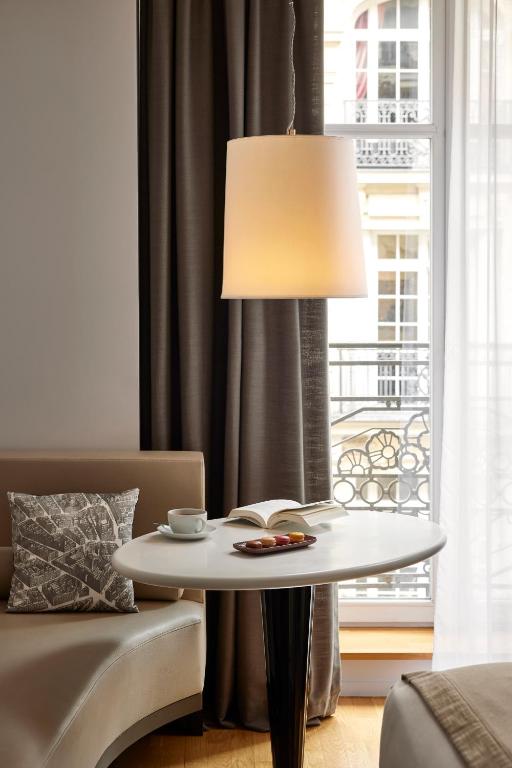 Luxury Two Connecting Family Room - Image 2