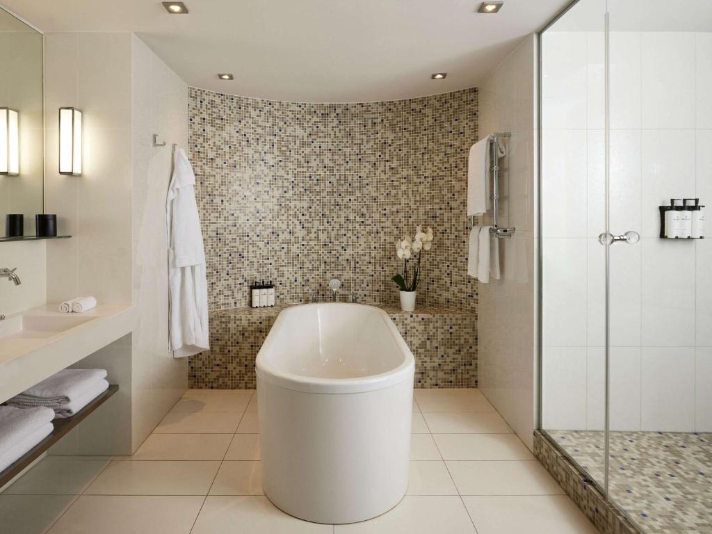 Premium Junior King Suite - Image 5