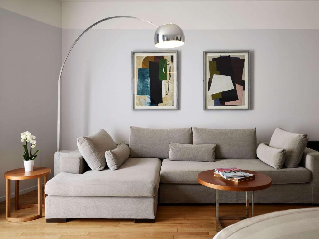Prestige King Suite with Sofa Bed - Image 8