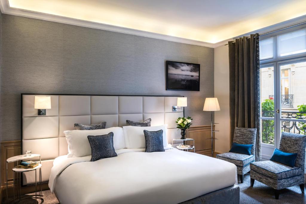 Deluxe room with 1 queen bed - Image 1