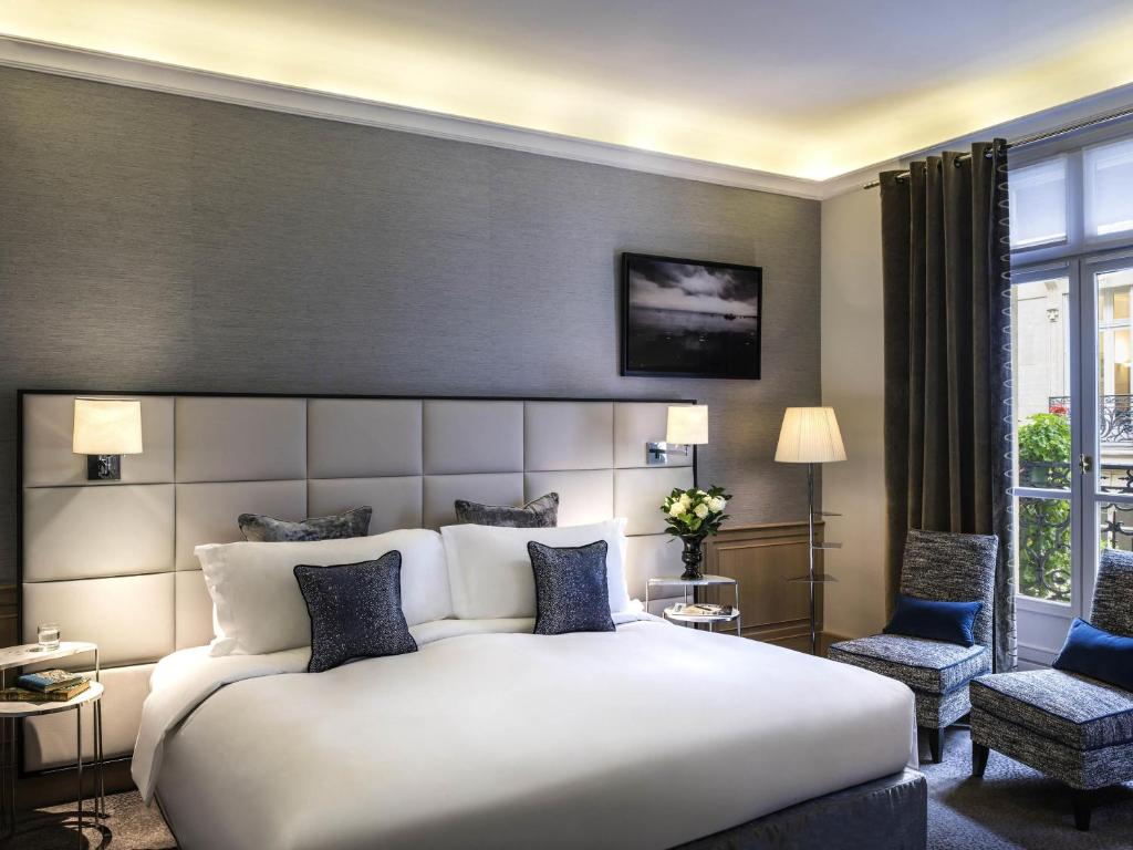 Deluxe room with 1 queen bed - Image 6