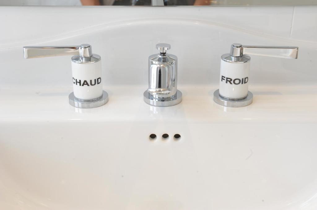 Deluxe Twin Room - Image 1