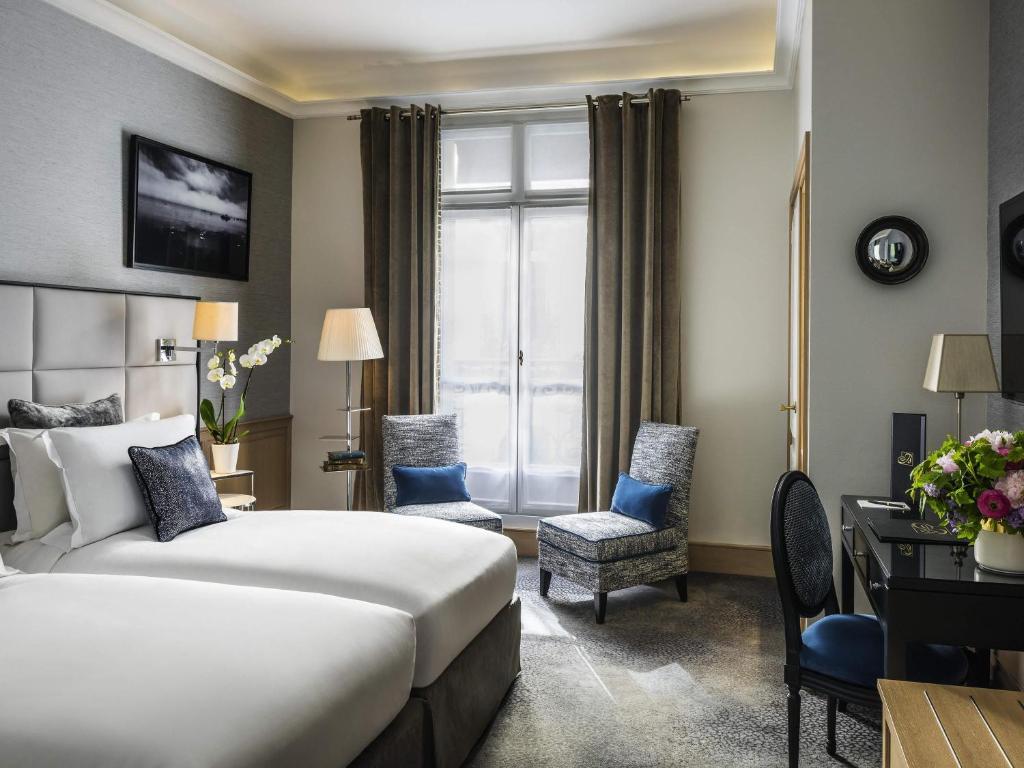 Deluxe Twin Room - Image 8