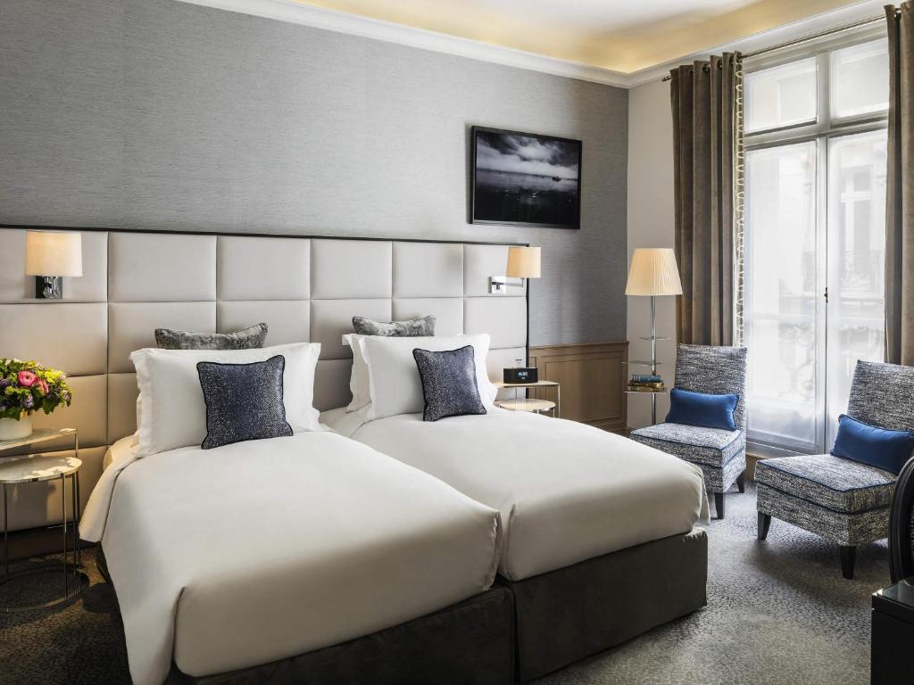 Deluxe Twin Room - Image 9