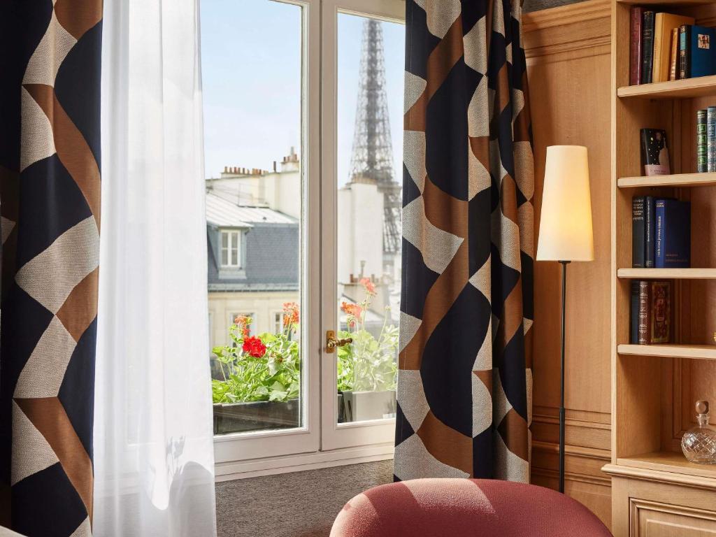 Eiffel Prestige Suite With Two King Size Beds and Separate Lounge - View - Image 10