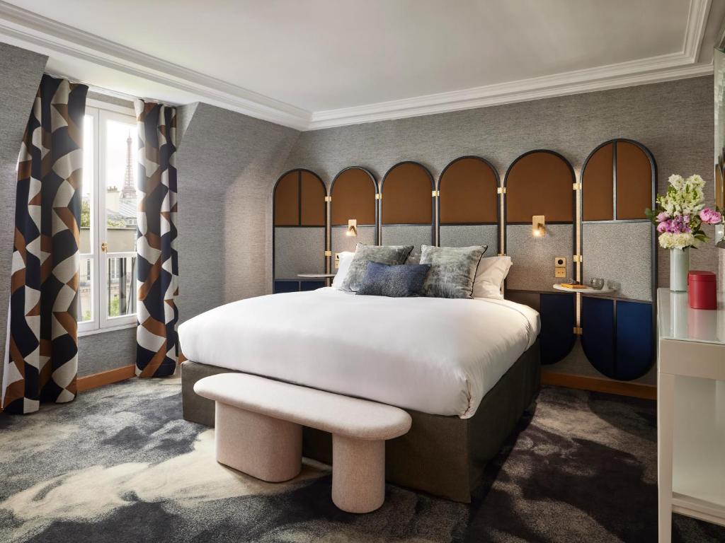 Eiffel Prestige Suite With Two King Size Beds and Separate Lounge - View - Image 4