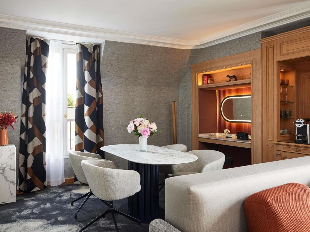 Executive King Suite - Image 10