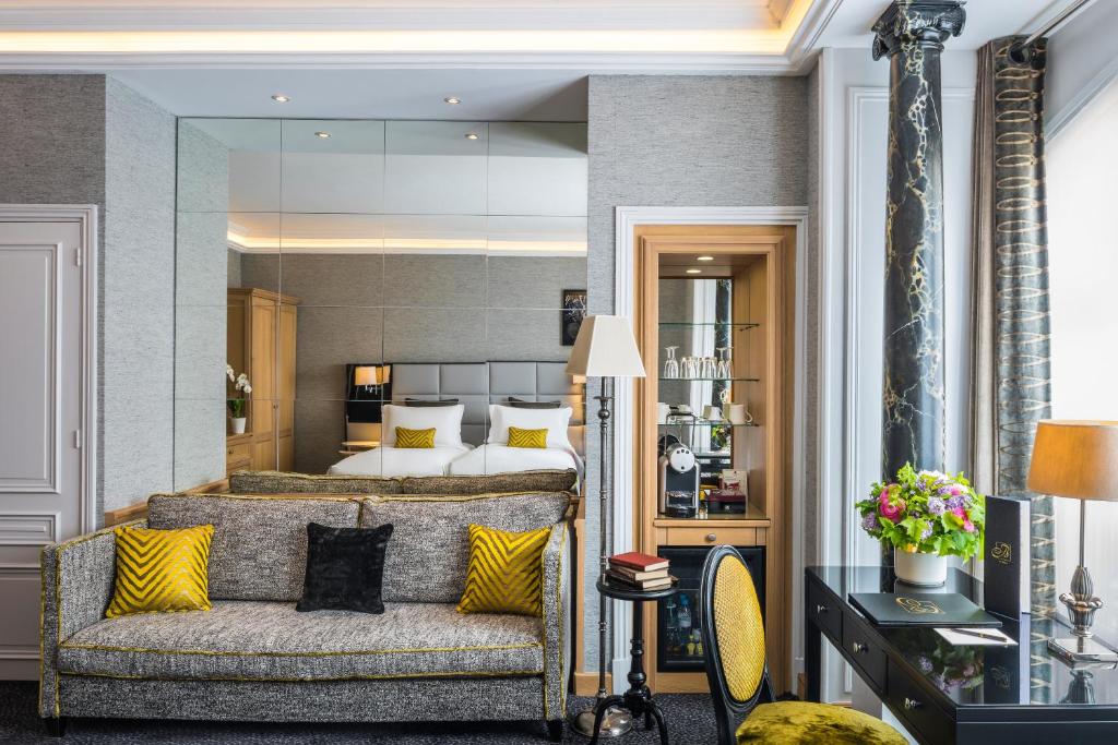 Junior Suite with Kingsize Bed - Image 12