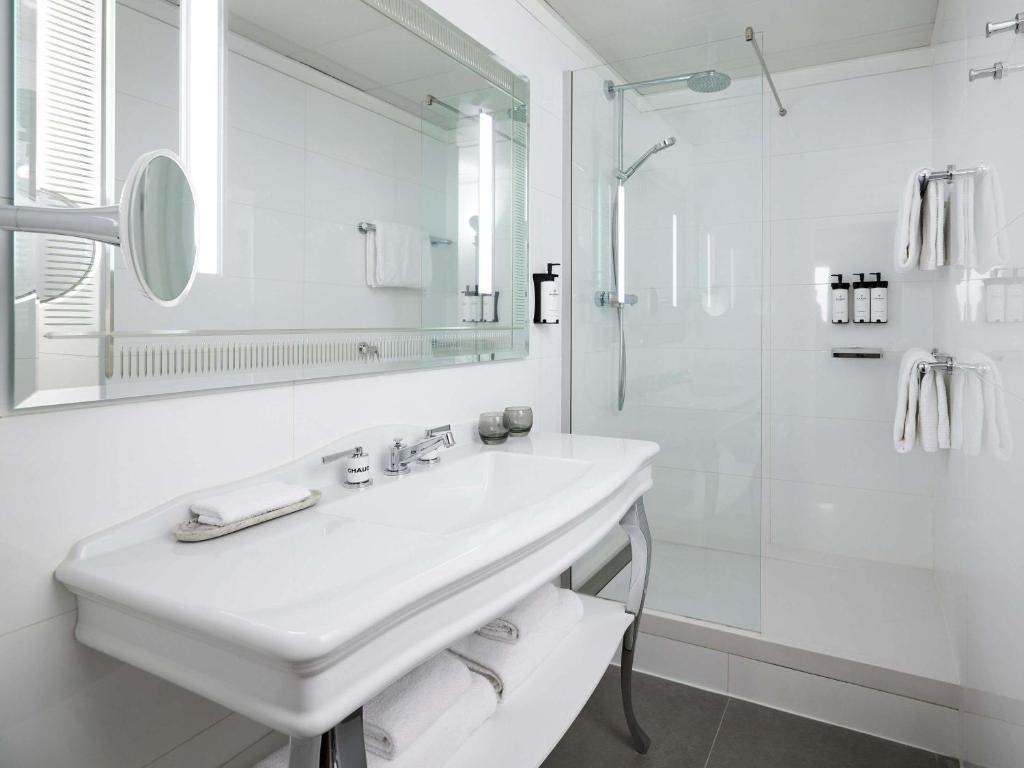 Junior Suite with Kingsize Bed - Image 8