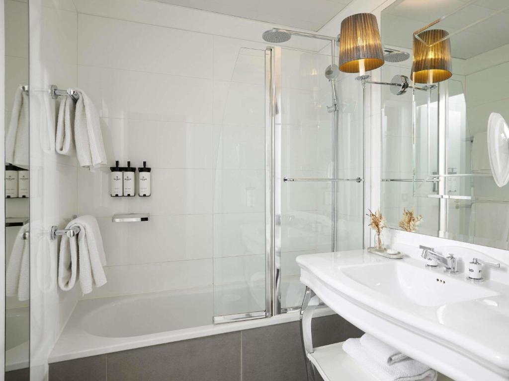 Junior Suite with Twin Beds - Image 6