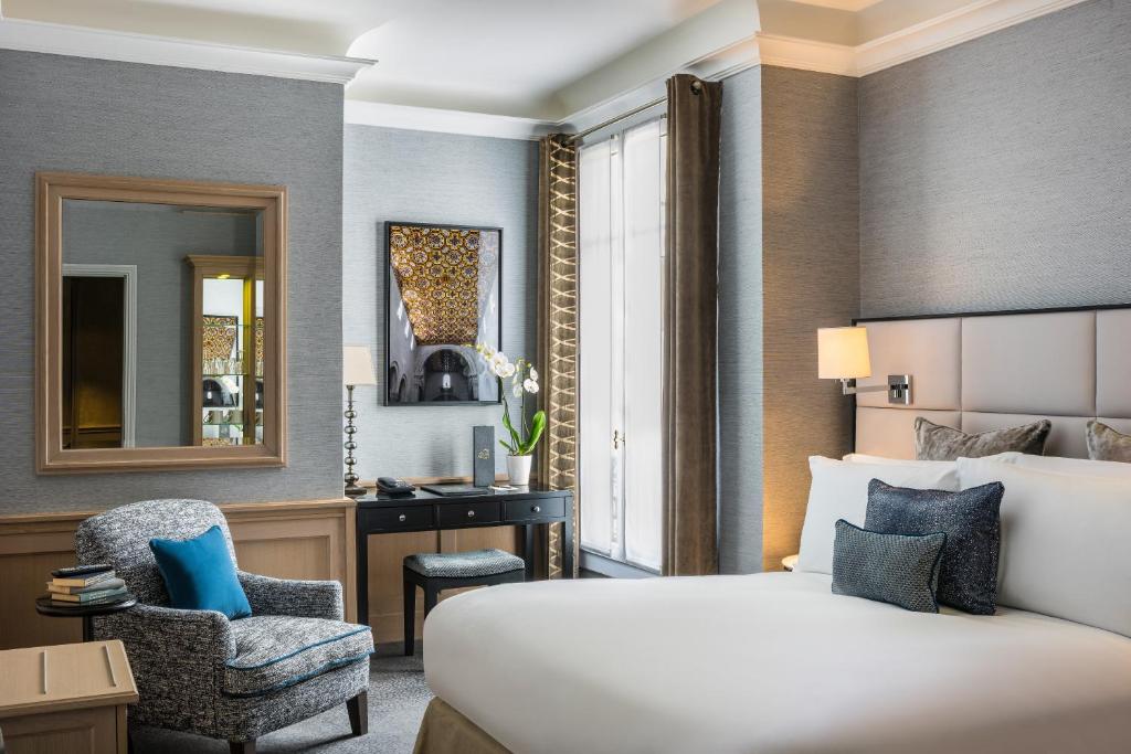 Superior Room with 1 Queen Bed - Image 10