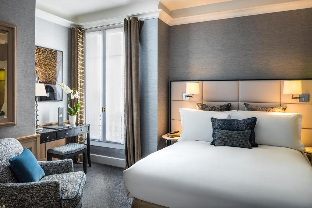 Superior Room with 1 Queen Bed - Image 9