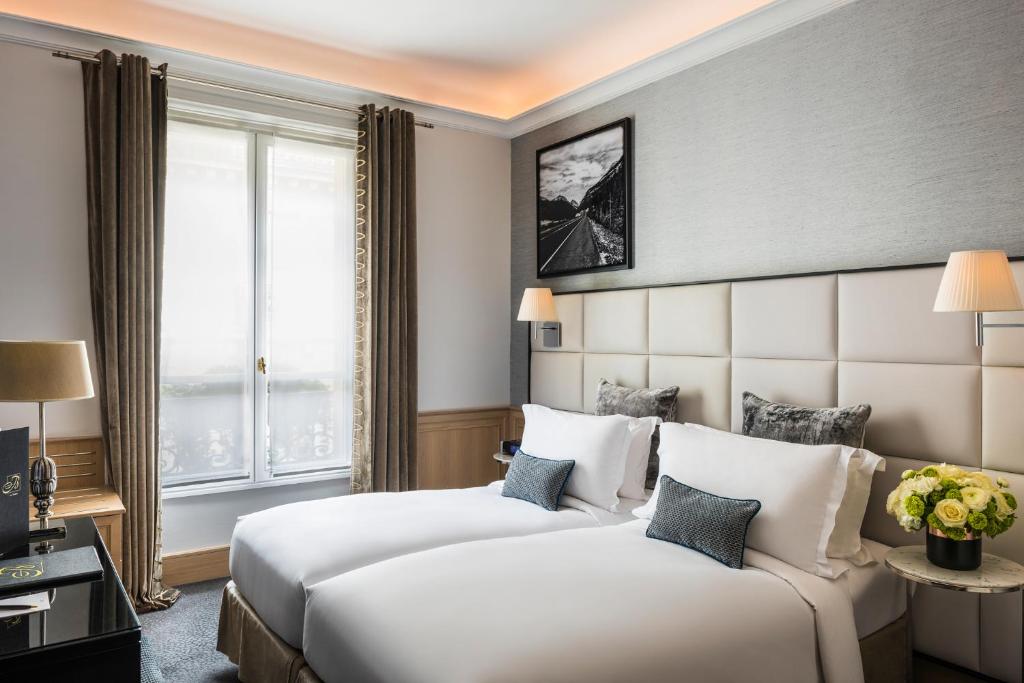Superior Twin Room - Image 4