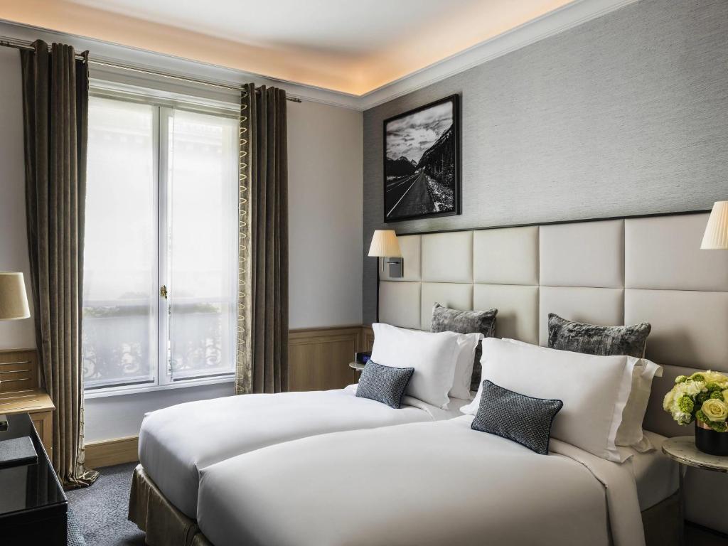 Superior Twin Room - Image 9