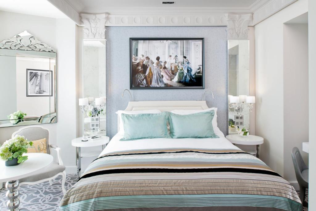 Luxury Room - 1 Queen Bed - Image 4