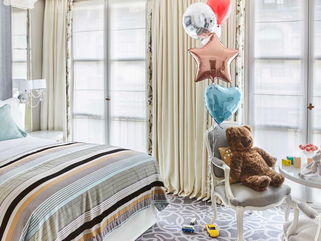 Luxury Room - 1 Queen Bed - Image 6