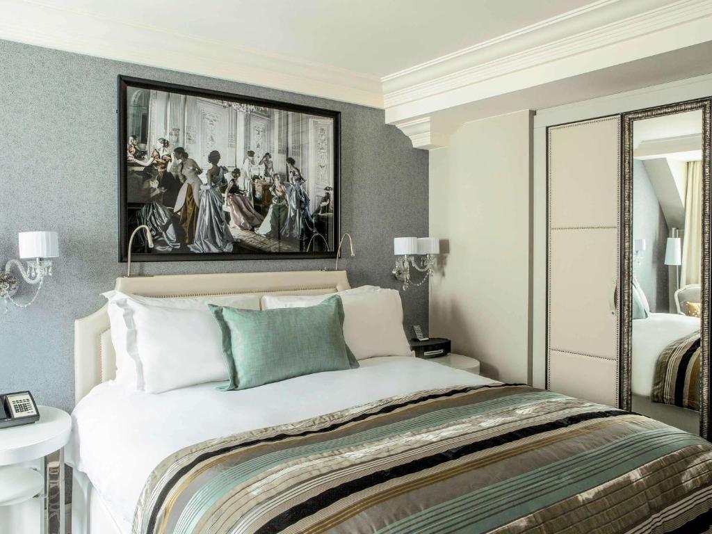 Luxury Room - 1 Queen Bed - Image 7