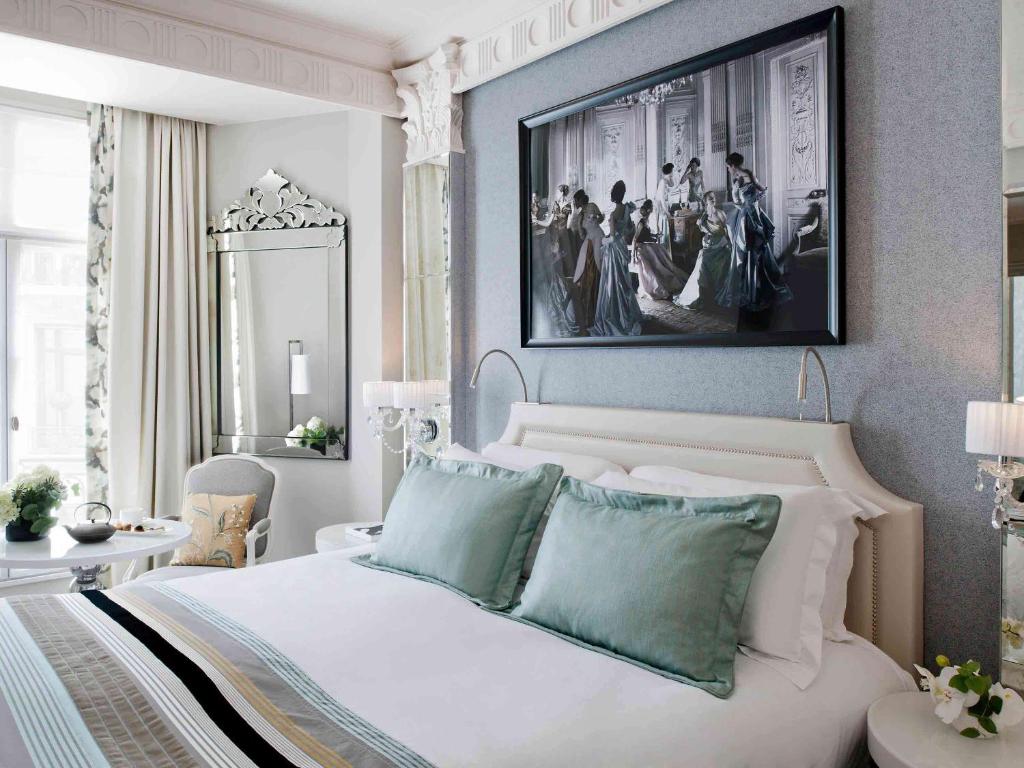 Luxury Room - 1 Queen Bed - Image 8
