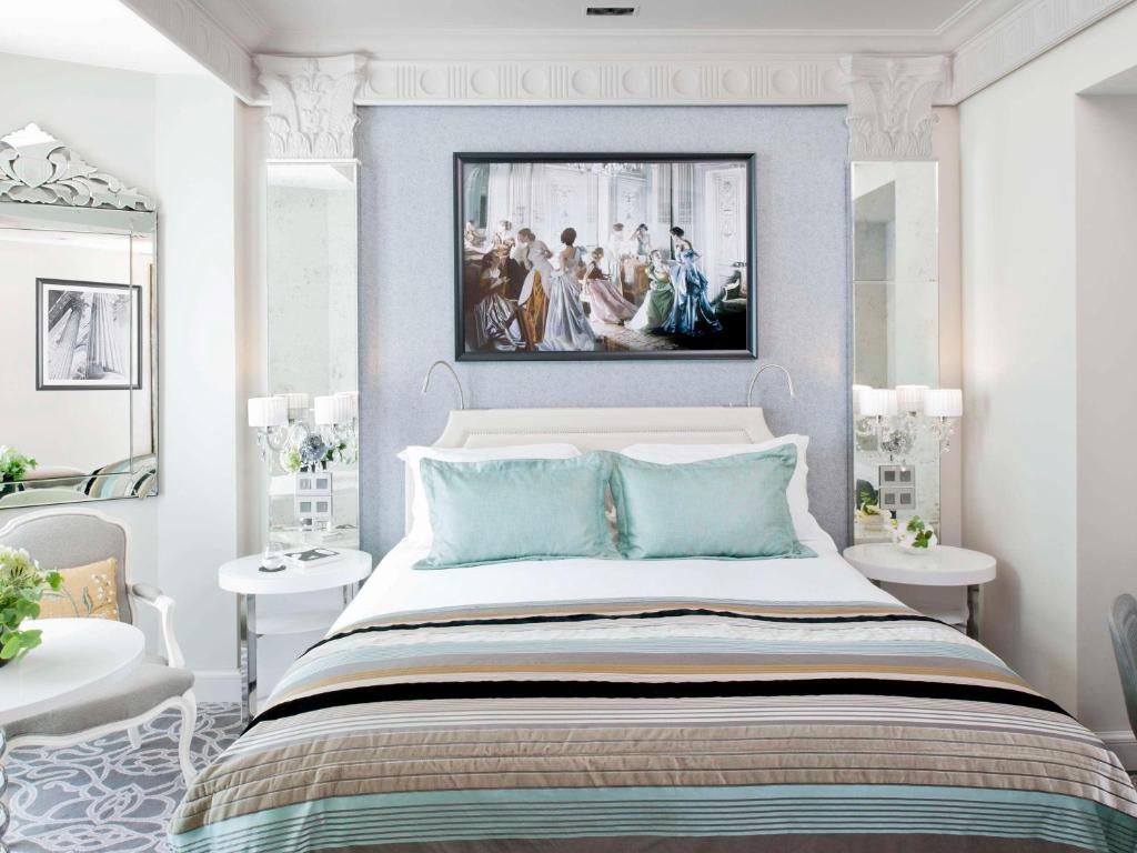 Luxury Room - 1 Queen Bed - Image 9