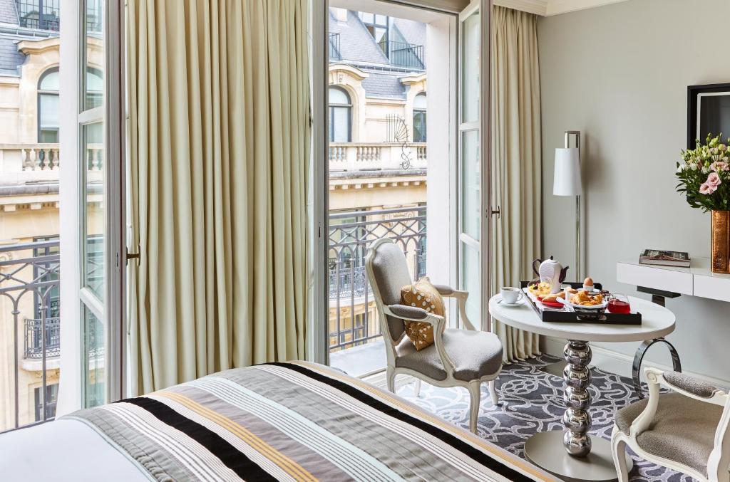 Luxury Room - 2 Twin Beds - Image 2