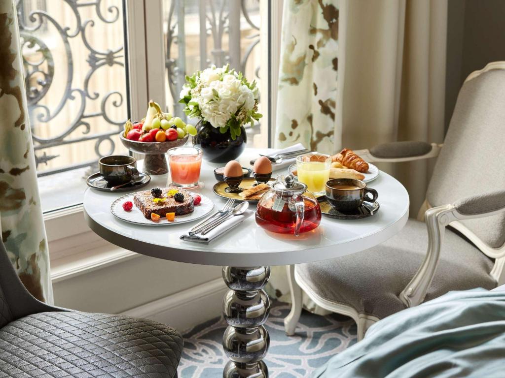 Luxury Room - 2 Twin Beds - Image 8