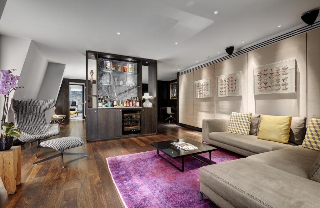 Suite - Image 1