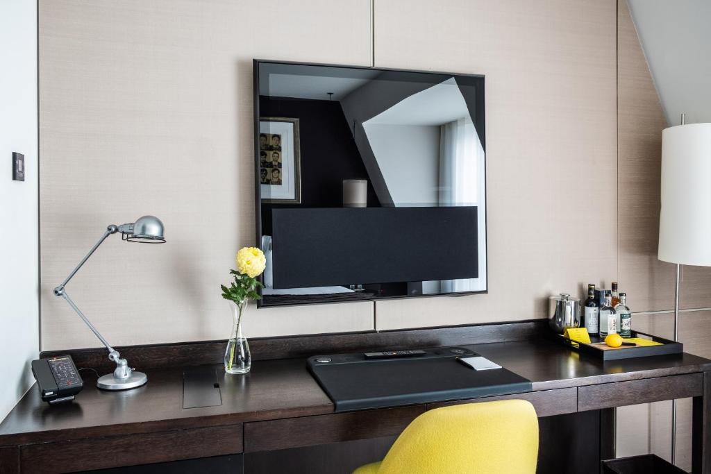 Superior King Room - Image 3