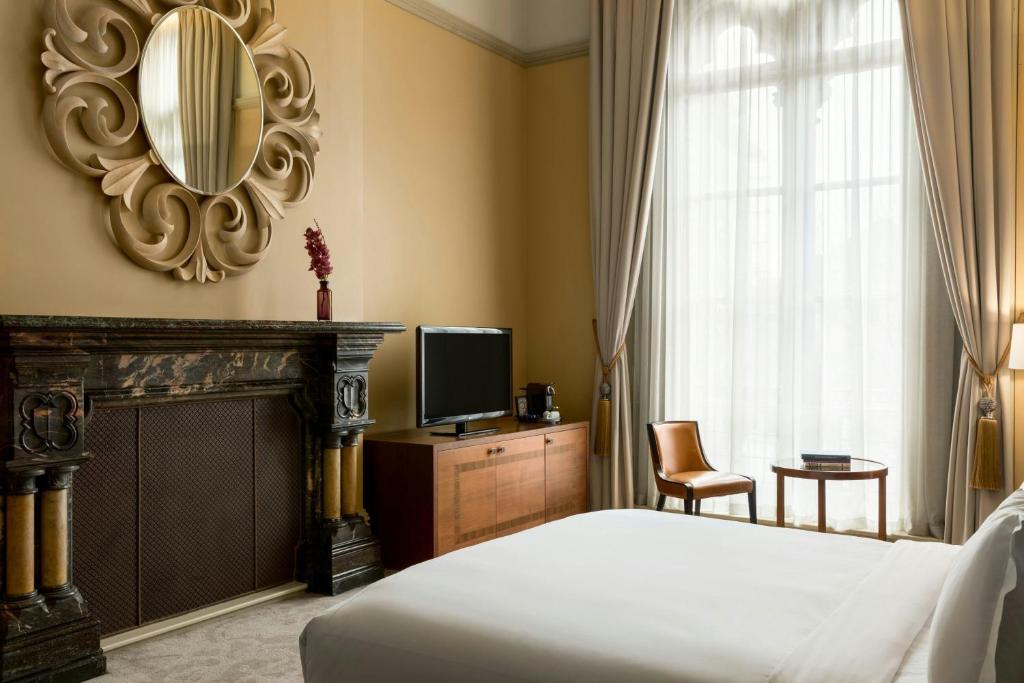 Chambers Junior Suite with One King Bed - Image 2