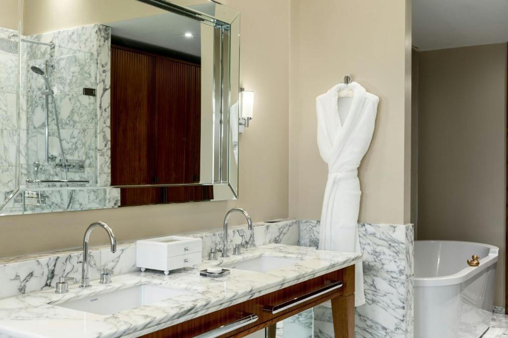 Chambers Junior Suite with One King Bed - Image 8