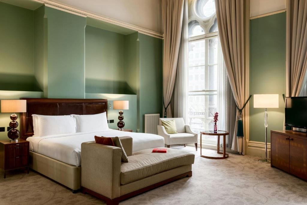 Grand Junior Suite with One King Bed - Image 1