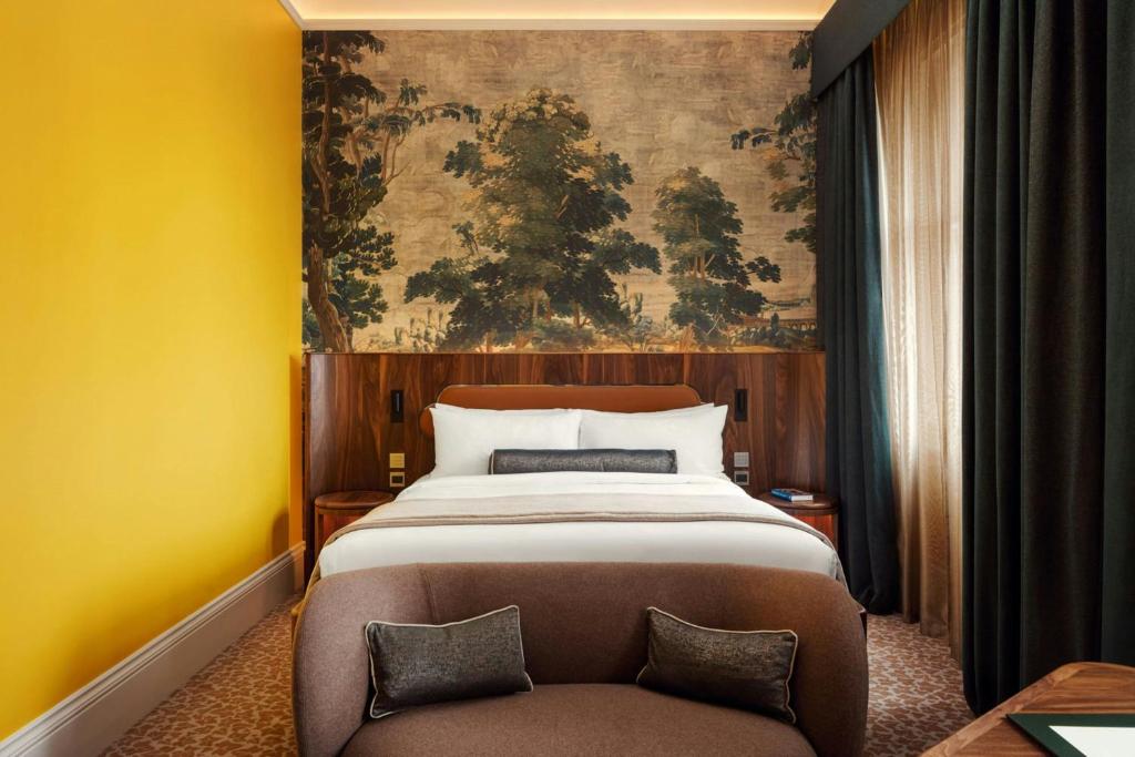 Grand Junior Suite with One King Bed - Image 6