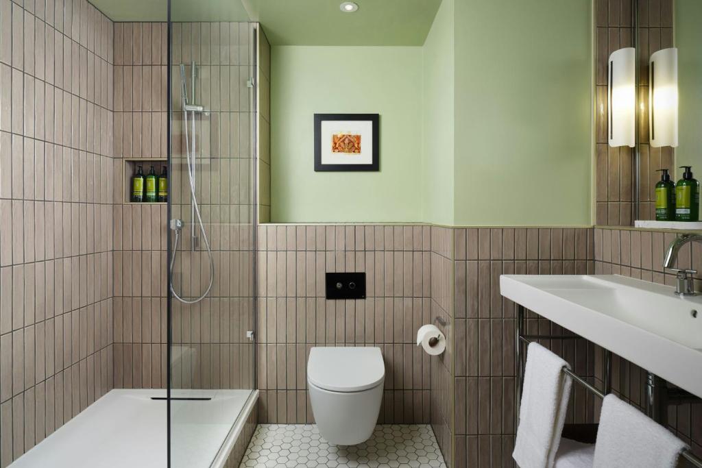 Premier King Bedroom - Image 2
