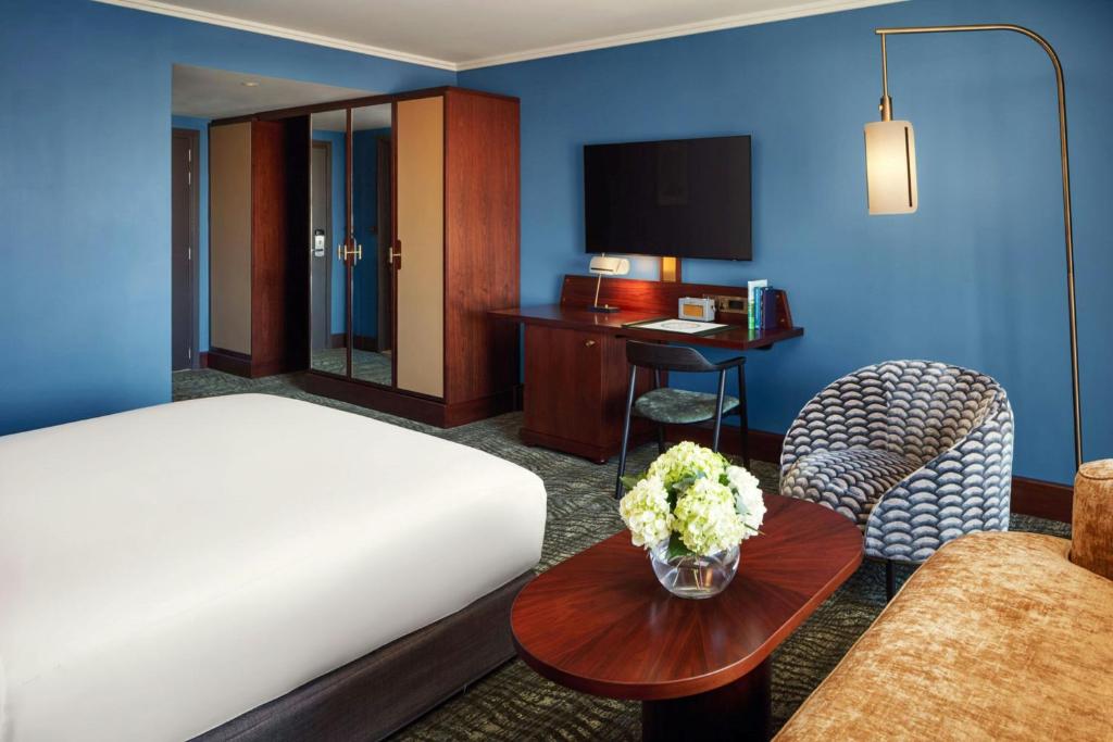 Premier King Bedroom - Image 4