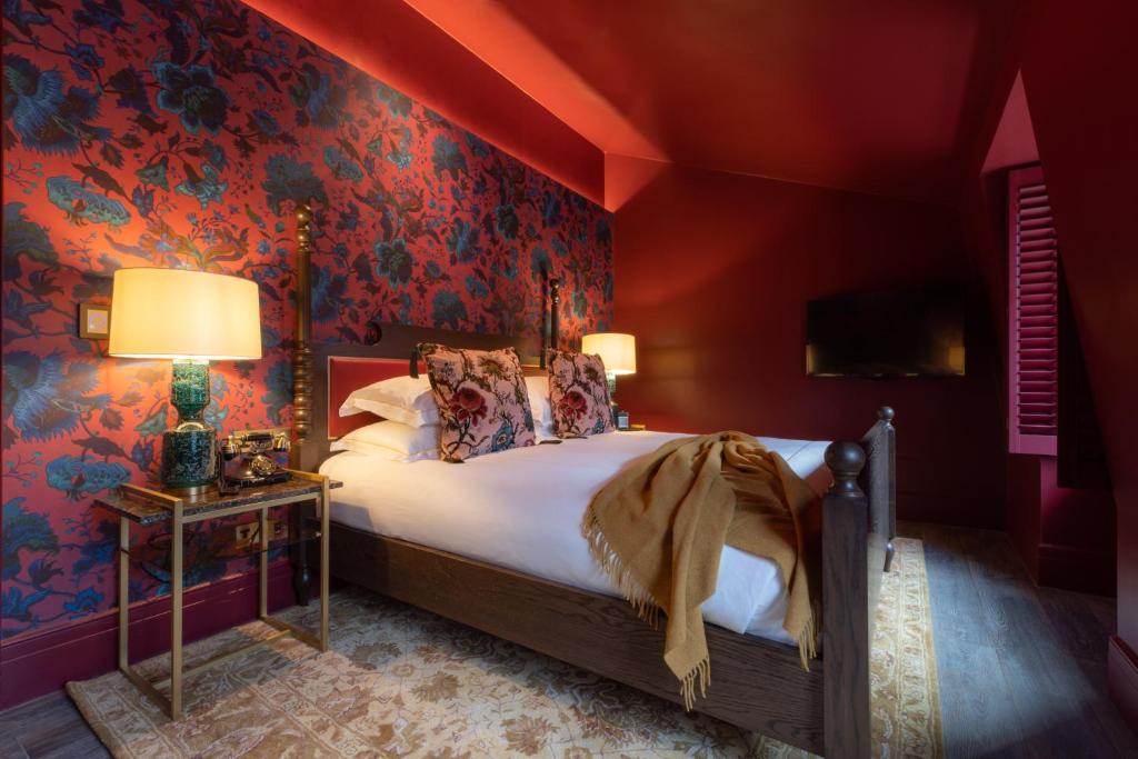 Deluxe Suite - Image 5