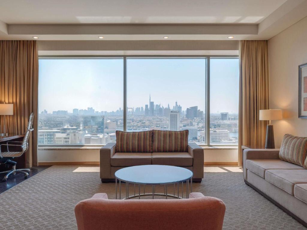 Corner Suite city and creek view - Image 12