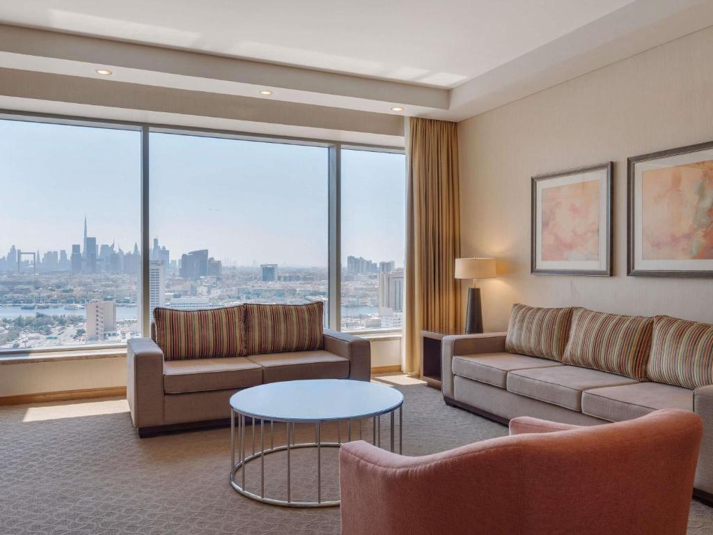 Corner Suite city and creek view - Image 14