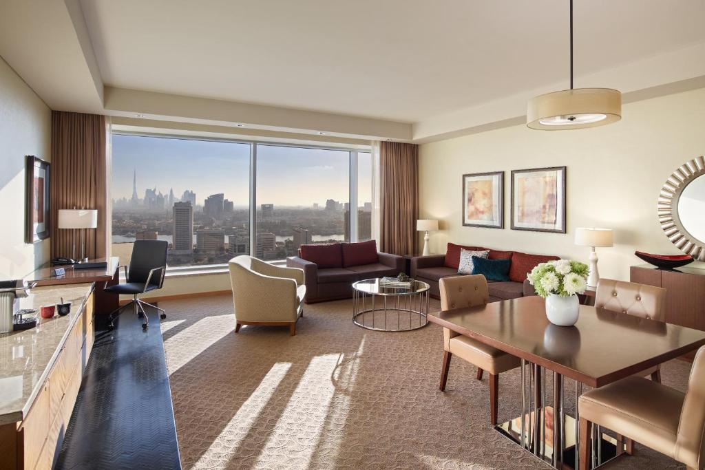 Corner Suite city and creek view - Image 2