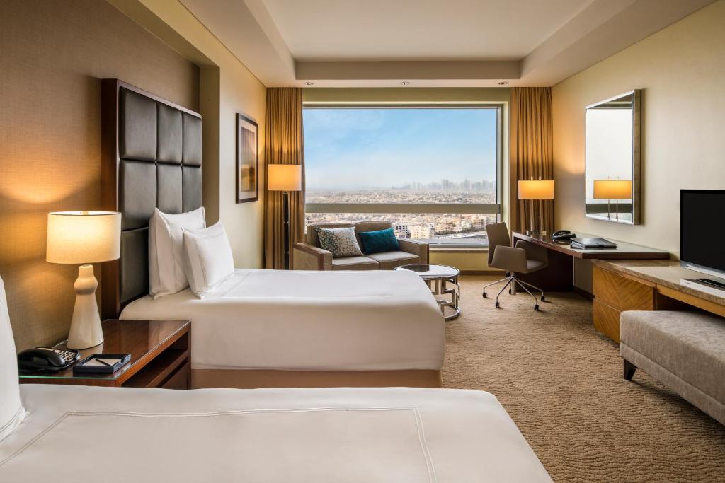 Deluxe Room Twin City View - Image 3